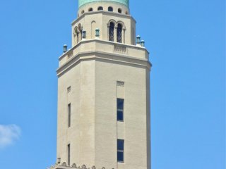 Tòa tháp uy nghiêm Queen và mái vòm