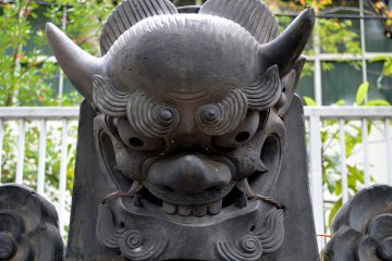 <p>A large Onigawara, a ridge-end roofing tile featuring a devil&#39;s face, is displayed in the yard of the temple</p>