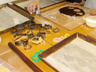クッキー作りはチョコクッキーとバタークッキーの２種類から選べる。２つを頼んで、生地を交換しながら合わせクッキー作りもできる