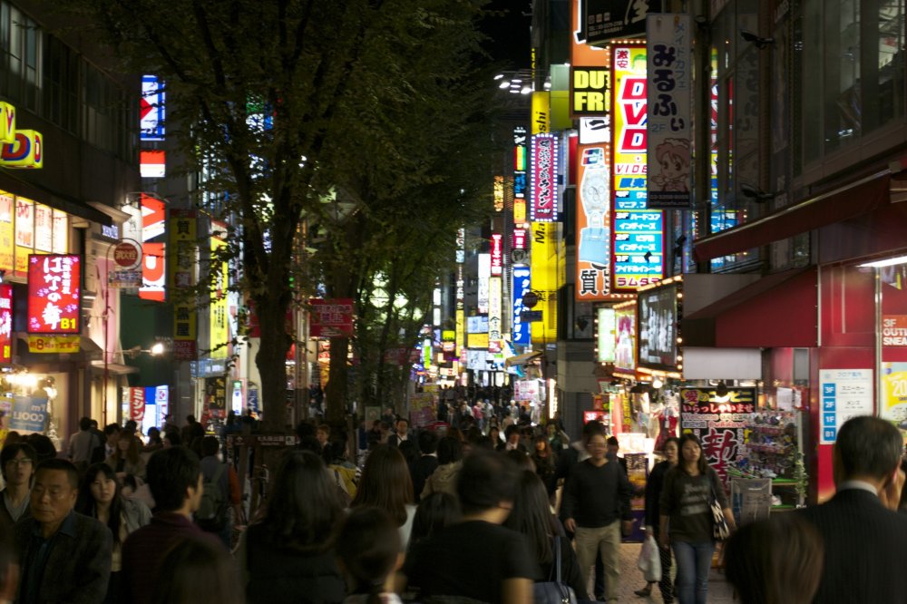 Crowded central street in Shinjuku&nbsp;