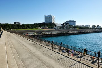 <p>This park is everyone&#39;s oasis and on holidays an array of fishing rods line the pier in the park</p>