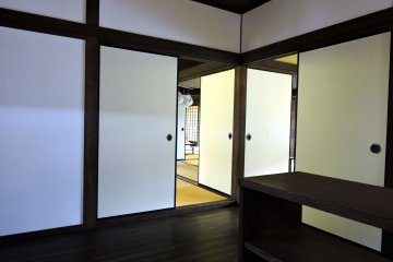 <p>Peeping into the Japanese style rooms of &#39;Daimyo&#39;s Retreat&#39;</p>