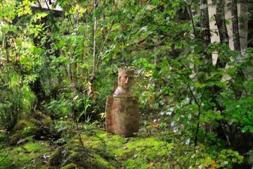 <p>In the hotel garden, there are only a few small statues. The simplicity of it makes you feel like you are living in a mountain village.</p>