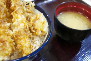 'All-star Tempura' dan sup miso di Tempura Tendon Tenya di Harajuku