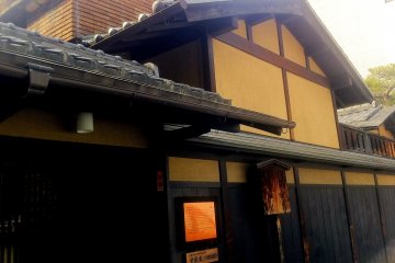 <p>The quiet and unassuming entrance to the Kyoto Machiya&nbsp;and Textiles Museum</p>