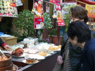 Food, food and more food in Kobe&#39;s Chinatown! It was so hard to resist eating everything