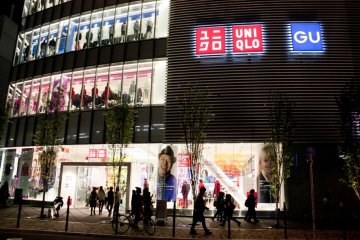 <p>ด้านหน้าของ UNIQLO OSAKA ที่ใหญ่อลังการสมเป็น Flagship Store แห่งที่ 3 ของโลก</p>