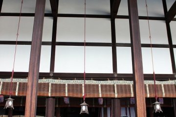 <p>This building was replicated on a smaller scale than the original one in the&nbsp;Heian&nbsp;era&nbsp;</p>