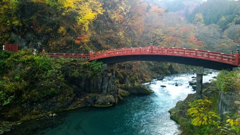 <p>สะพานชินเกียว (神橋 - Shinkyo Bridge) ที่ทอดข้ามแม่น้ำได้ยะนี้ถือเป็นส่วนหนึ่งของศาลเจ้าฟุตะระซาน (二荒山神社 &ndash; Futarasan Jinja)&nbsp;และเป็น 1 ใน 300 มรดกทางวัฒนธรรมที่ขึ้นทะเบียนในนาม &quot;หมู่ศาลเจ้าและวัดแห่งนิกโกะ (Shrines and Temples of Nikko)&rdquo; ซึ่งได้รับการจดทะเบียนให้เป็นมรดกโลก UNESCO World Heritage Site นับตั้งแต่ปี ค.ศ.1999 เป็นต้นมา&nbsp;&nbsp;</p>