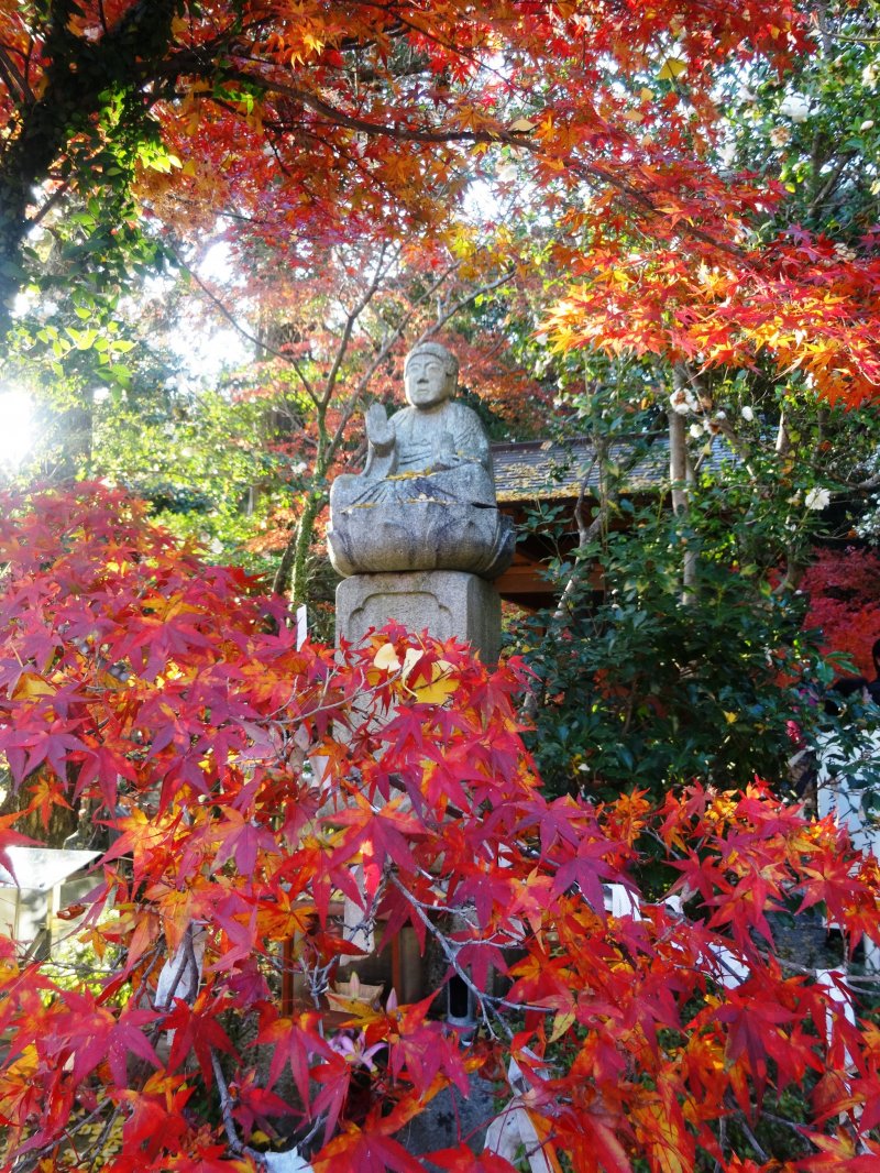 <p>A buddha statue at nearby Jizo-in</p>