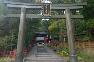 บริเวณทางเข้าศาลเจ้าฟุตะระซาน (Futarasan Shrine)