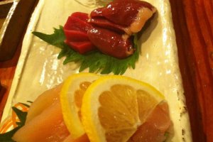Les sashimis de poulet cru (o-tsukuri)