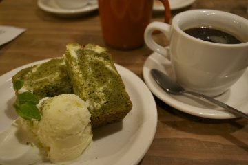 <p>Close up of the green tea cake</p>