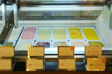 <p>ไอศกรีมเจลลาโต้หลากรสของ&nbsp;GELATERIA HANANOKI ที่น่าลองทุกรสเลยล่ะ</p>