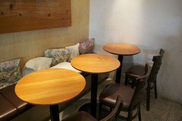 <p>A cozy corner at&nbsp;Yukisaryo by Solviva caf&eacute;</p>
