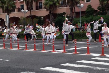 Выступление группы традиционного япоского танца
