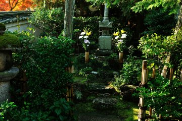 <p>The grave of Minamoto-no Yorimasa, who tried to overthrow Heike Clan, lost the Battle in Uji and committed suicide here</p>