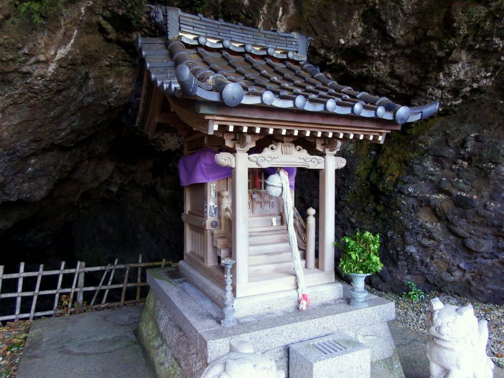 The main altar of Daffodil Shrine near Echizen Beach is located at the entrance of a small cave