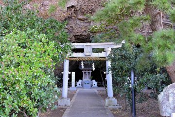 <p>Pathway to Daffodil Shrine, which stands at the entrance of a small cave</p>