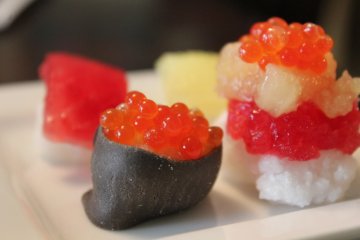 <p>I think these sushi candies can pass for the real deal!</p>