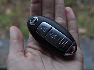 กุญแจรถอยู่ในมือ ทีนี้ก็ไปรับรถได้เลย คุณสามารถเก็บกุญแจไว้ในกระเป๋า ป้องกันการล็อกรถโดยที่กุญแจยังอยู่ในรถ