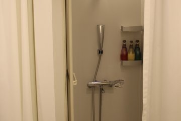 <p>Clean and new showers</p>