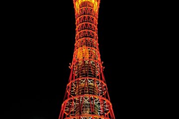 <p>Уникальная трубная архитектура Портовой Башни Кобэ</p>