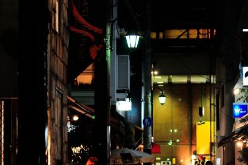 <p>Looking at the narrow street of Sannomiya, Kobe</p>
