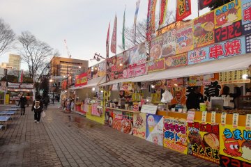 <p>Food stalls stand in&nbsp;Shimin Hiroba</p>