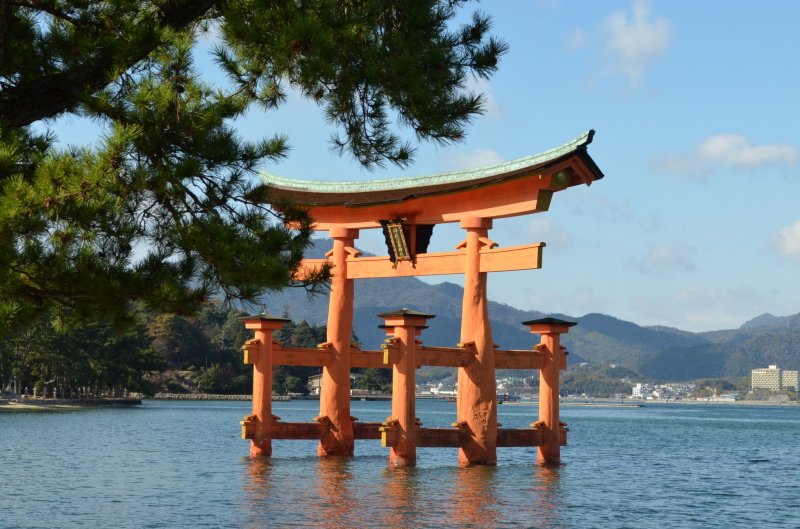 <p>The big gate of Itsukushima shrine in the sea. The height is about 16.6 meters and weight about 60 tons according to a guide book. This is one of the highlights of MiyajimaIsland. Surprisingly, the gate stands under its own weight</p>