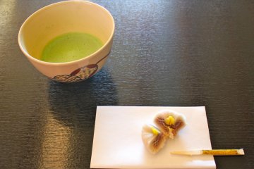 <p>One should eat the confection in its entirety to accentuate the slight bitterness of the matcha tea</p>