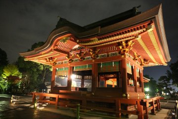 ศาลเจ้า Tsurugaoka Hachimangu  อาคารที่ใช้สำหรับการแสดงและพพิธีแต่งงาน