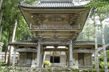<p>The main gate of Hokyoji Temple</p>