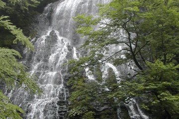 <p>Soryu (Twin Dragon) Waterfall</p>