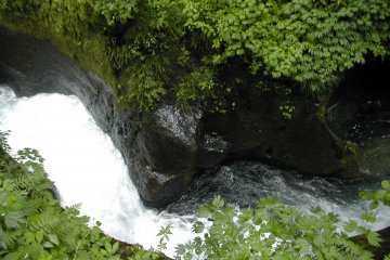 <p>Oketsu (natural big hole in the rocks along a river)</p>