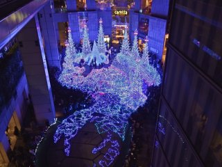 Located within Shiodome&rsquo;s Caretta building, the &ldquo;Canyon d&rsquo;Azur&rdquo; is the star attraction amongst this impressive display