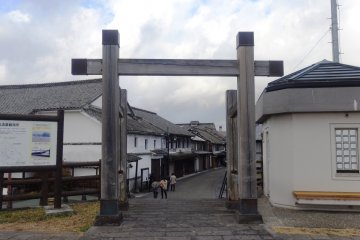 <p>The gate that marks the entrance to Yamaga&#39;s Old Town</p>