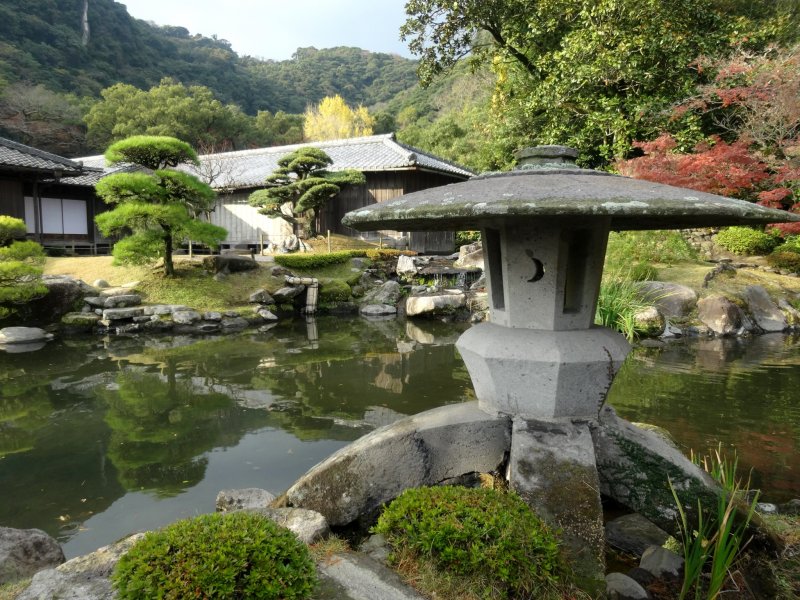 센간엔은 도시 북부에 위치한 가고시마의 유명한 에도 시대 유원지