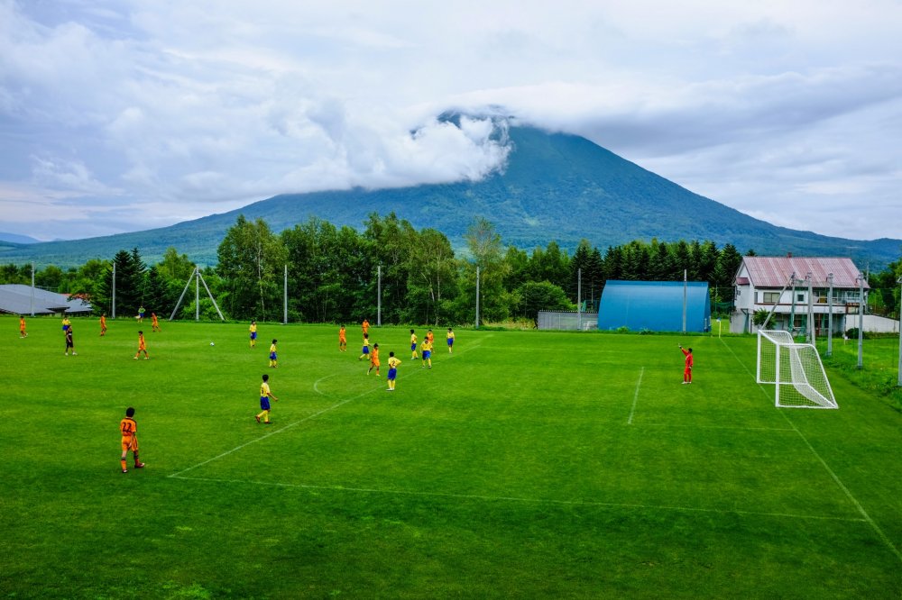 주말마다 학교 스포츠 축제와 이벤트들이 니세코 전 지역에서 펼쳐진다.