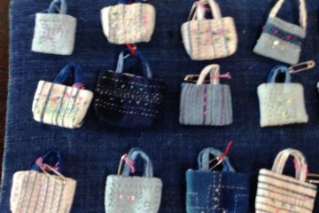 <p>These cute indigo handbags make a great souvenir</p>