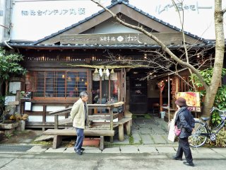 Đây là một địa điểm ăn trưa tuyệt đẹp khác, tôi khuyên bạn nên thử Hanabishi.
