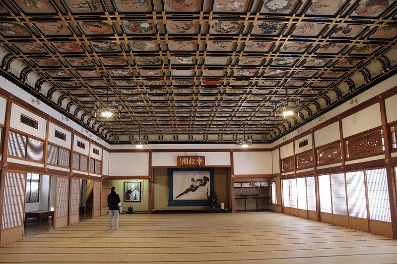 傘松閣２階の「絵天井の大広間」