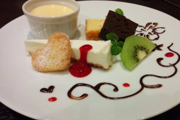 <p>Fancy desserts almost too cute to eat</p>