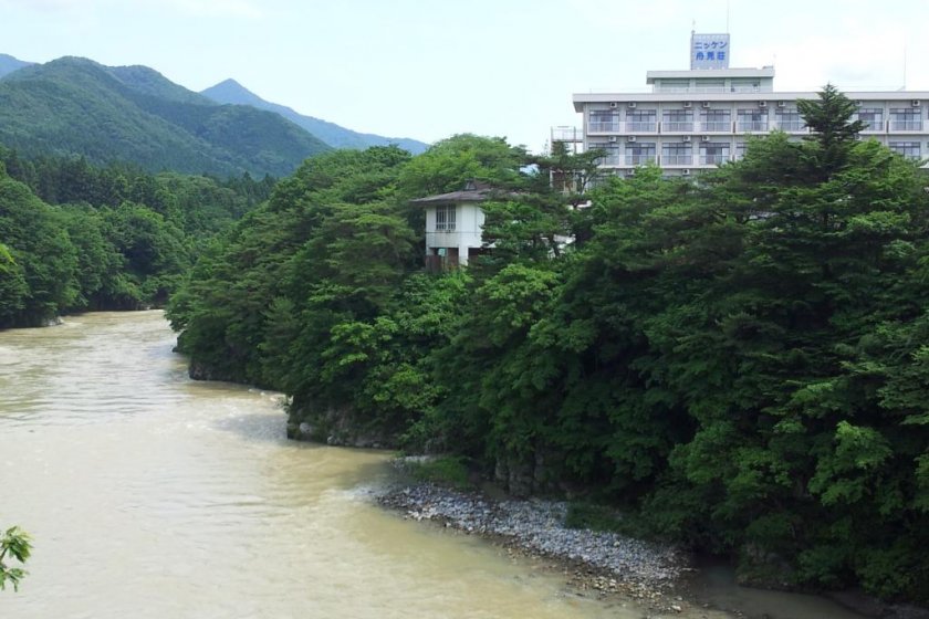 Ryokan Funamisou overlooks the Kinugawa river