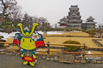 Photo opportunity with the samurai mascot