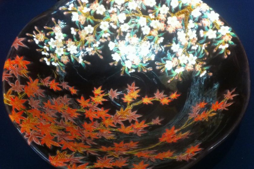The beauty of the changing seasons is a key theme in Kiyomizu pottery