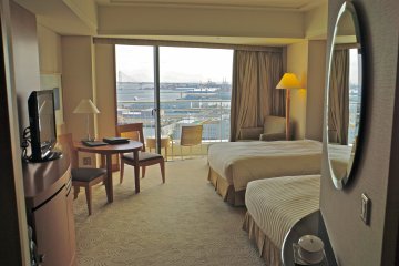 <p>A spacious, western-style room with a splendid view!</p>