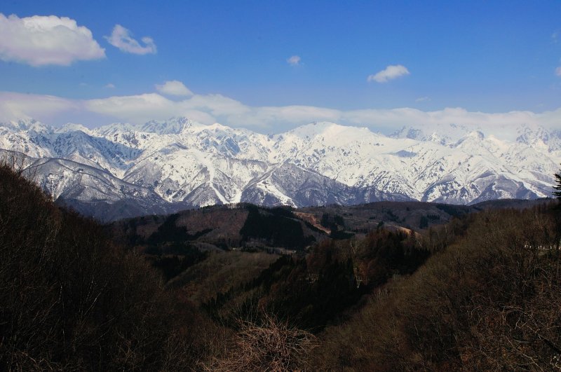 <p>When you drive through the Shirosawa tunnel on Route 406, you&#39;ll see this magnificent view of the Northern Alps beneath you</p>