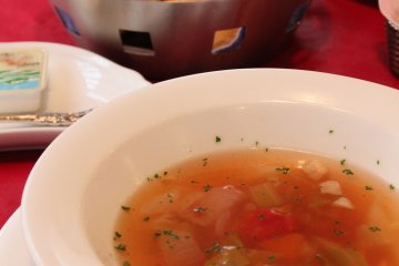 <p>Овощной суп</p>