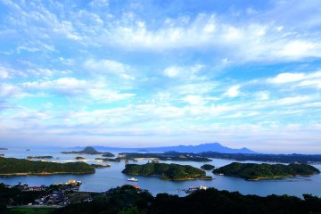 <p>With fresh morning sun on my back, I appreciated the beautiful landscape of Amakusa Matsushima Islands and Amakusa-gohashi Bridge.</p>
